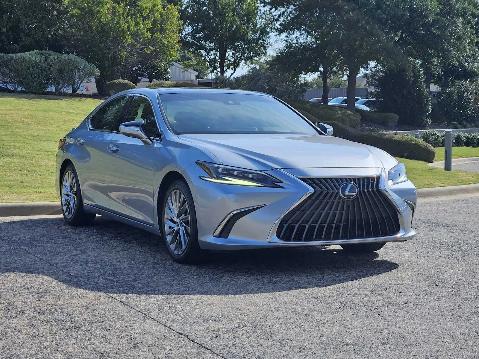 Certified Used 2022 IRIDIUM Lexus Ultra Luxury image 2