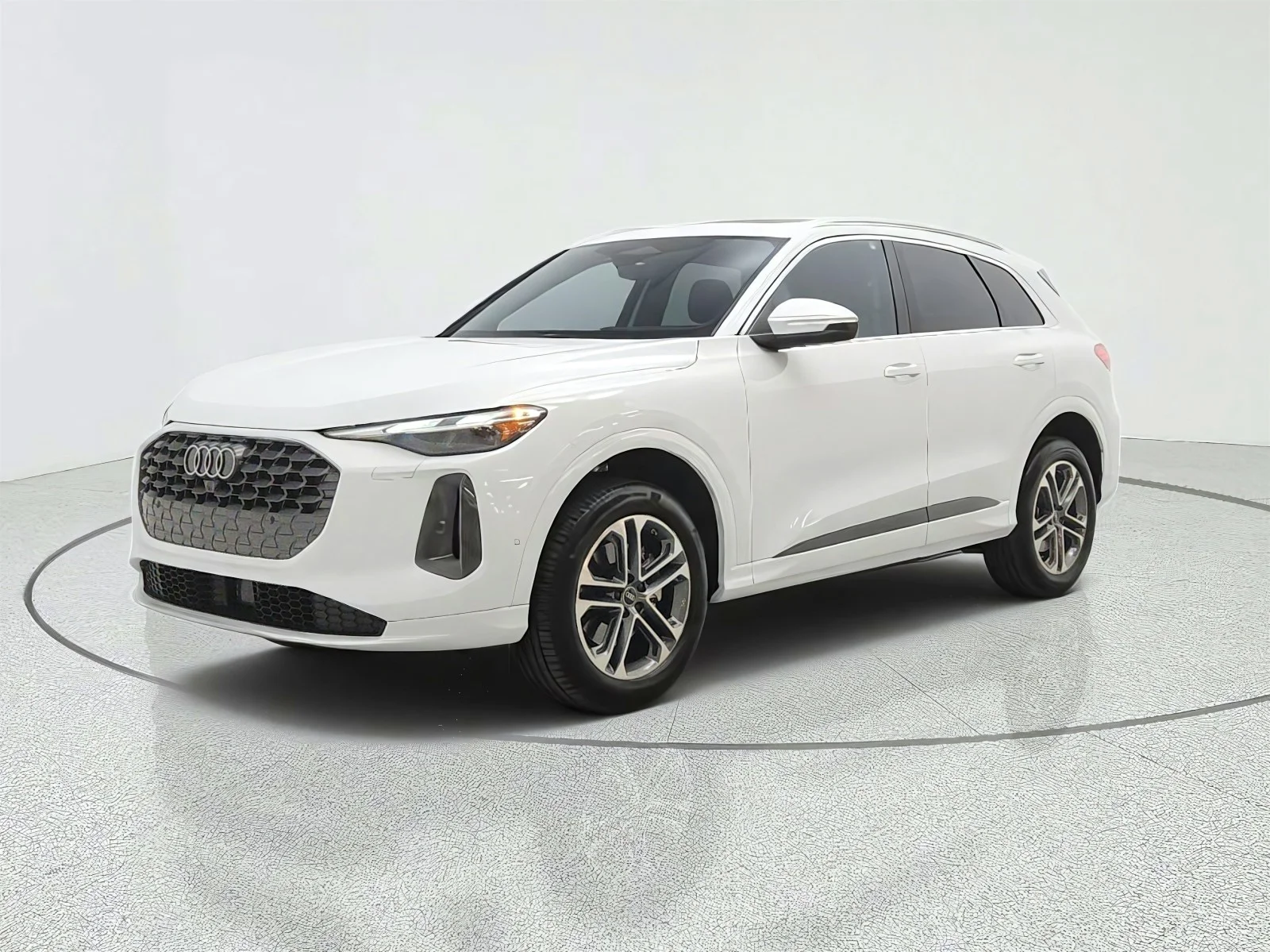 Luxury Loaner 2025 Q5 SUV