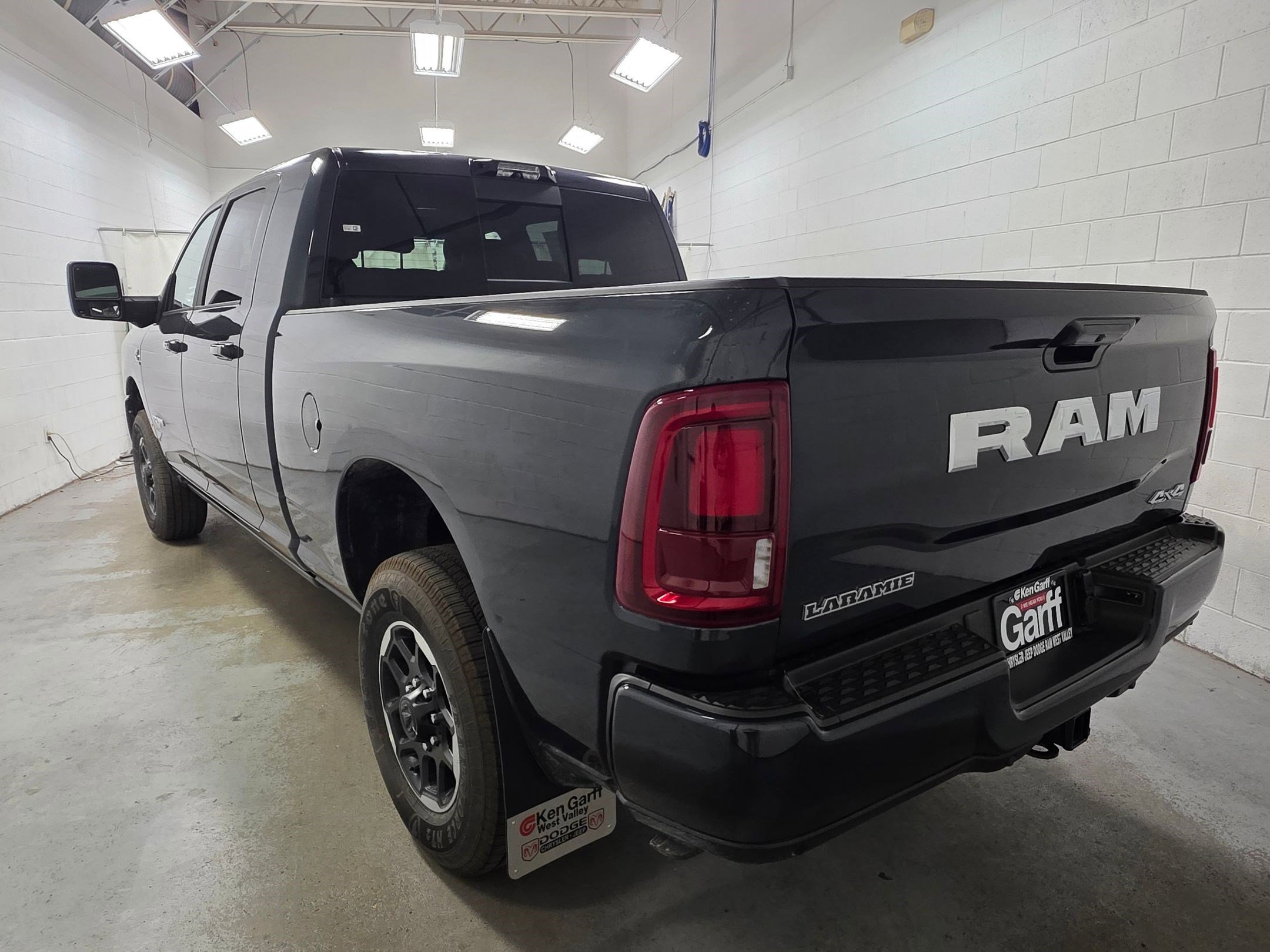 2025 RAM 3500 Laramie - Photo 7