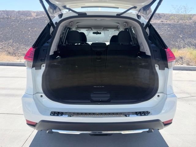 2017 Nissan Rogue SV - Photo 32