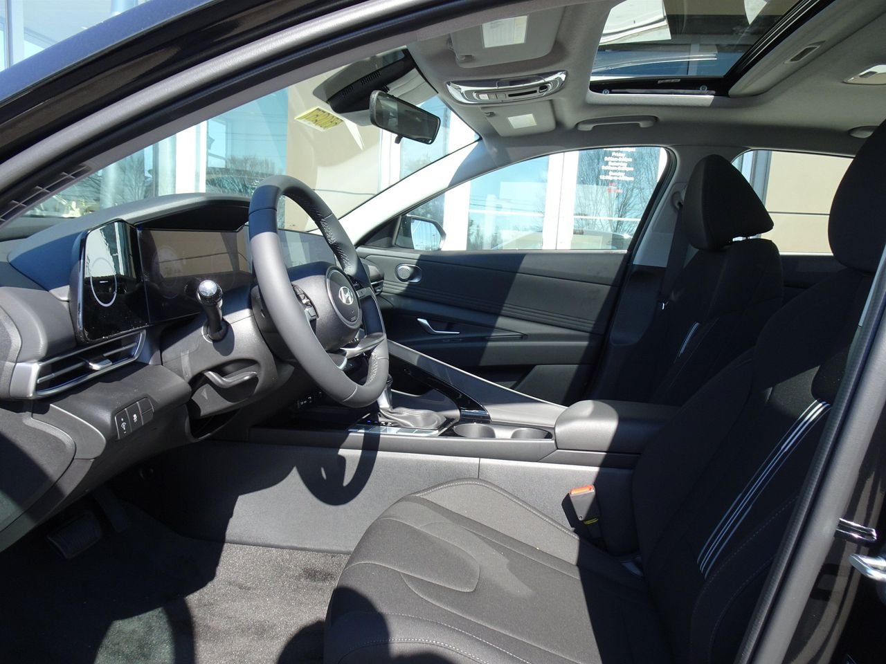 New 2025 Black Hyundai SEL Convenience image 9