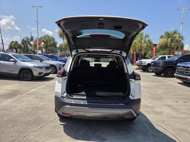 Used 2023 Pearl White Tricoat Nissan SL image 28