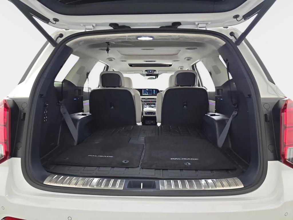 Used 2025 White Hyundai Calligraphy image 14