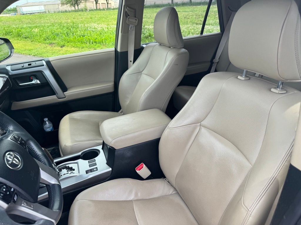 Used 2019  Toyota Limited image 10