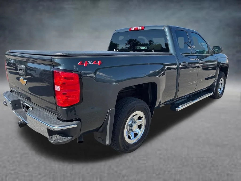 Used 2018 GRAPHITE METALLIC Chevrolet LS image 5