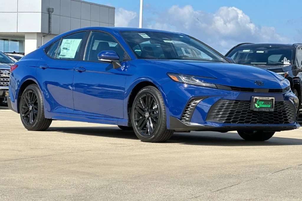 New 2026 Reservoir Blue Toyota  SE image 2