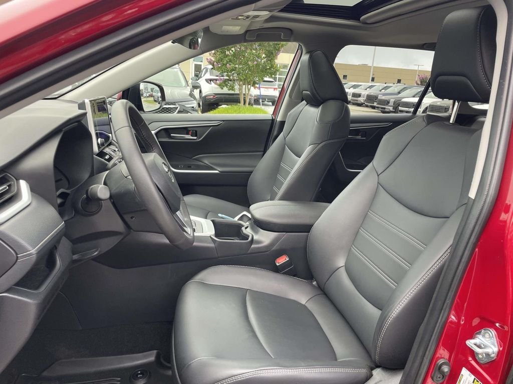 2025 Toyota RAV4 XLE Premium - Photo 8