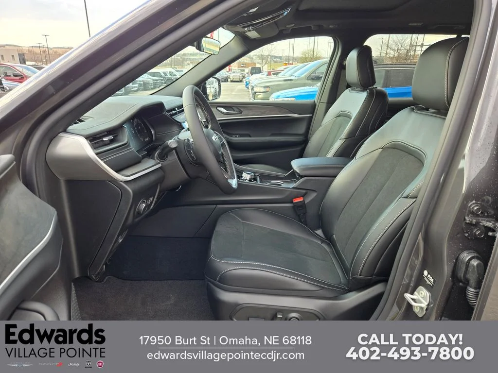 New 2026 Baltic Gray Metallic Clear-Coat Exterior Paint Jeep Laredo Altitude image 13