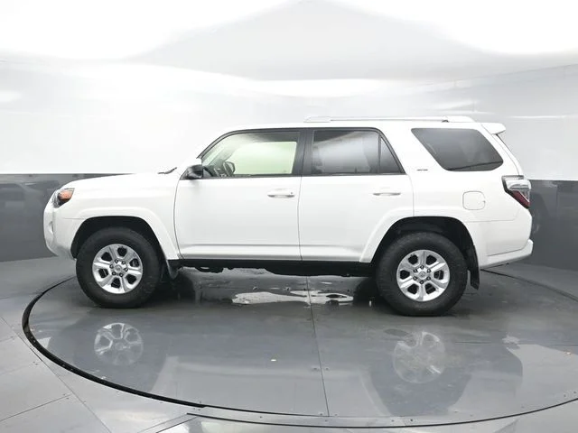 Used 2018 White Toyota SR5 image 4