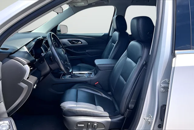 Used 2020 Silver Ice Metallic Chevrolet LT image 18