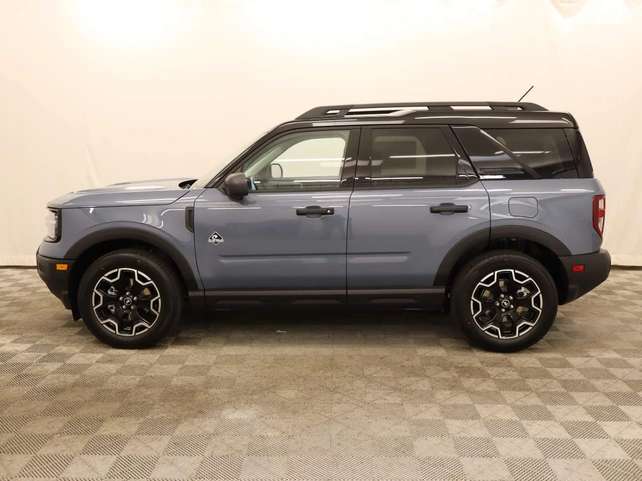 New 2026 Azure Gray Metallic Tri-Coat Ford Outer Banks® image 2