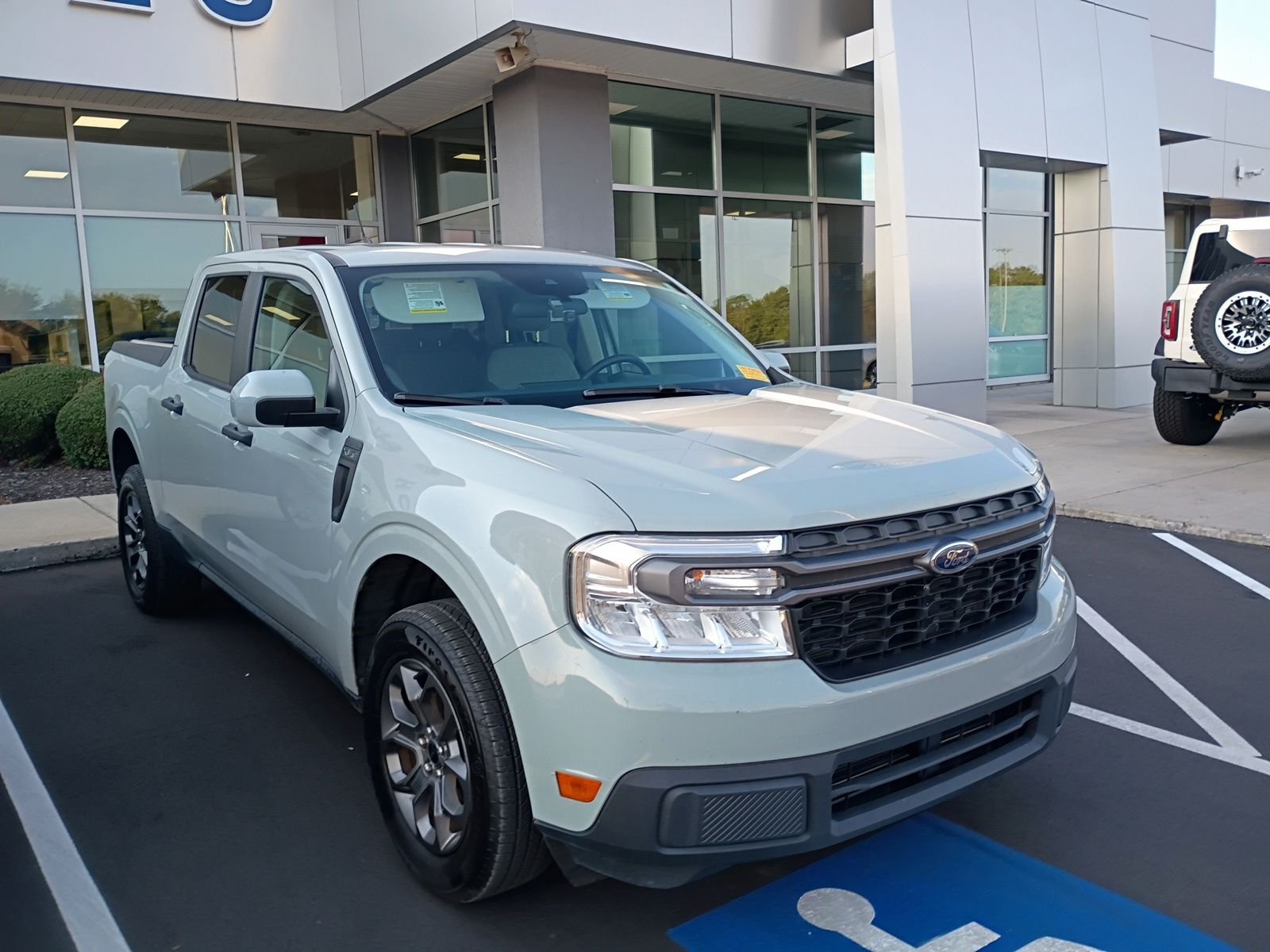 Used 2023 Green Ford XLT image 3