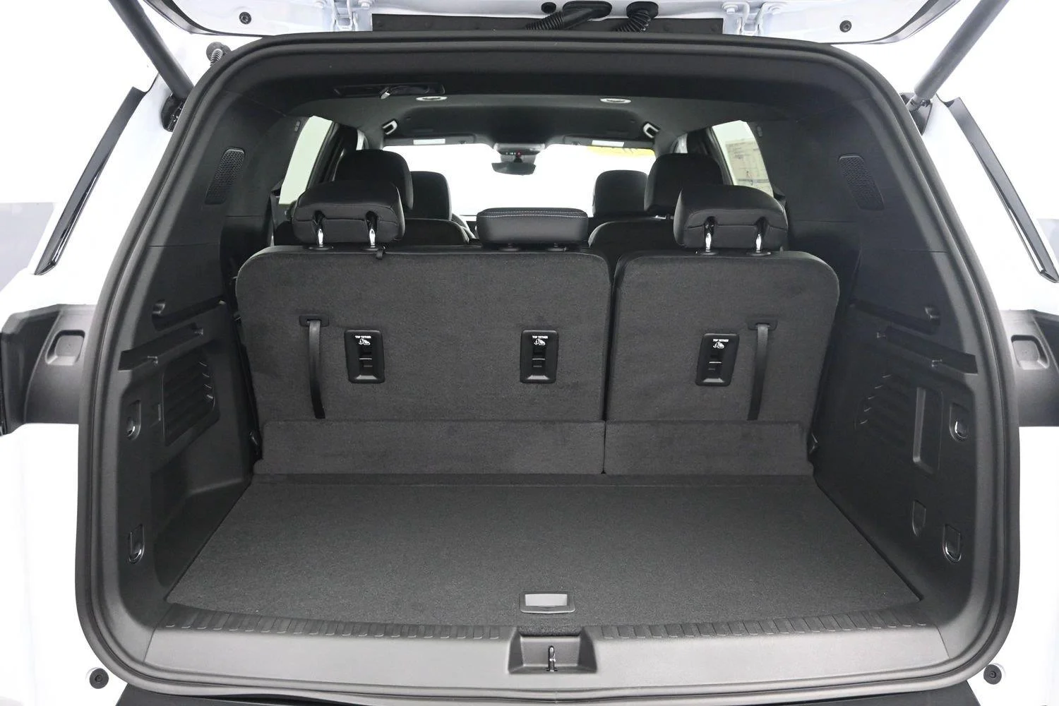 2027 Chevrolet Traverse LT - Photo 16