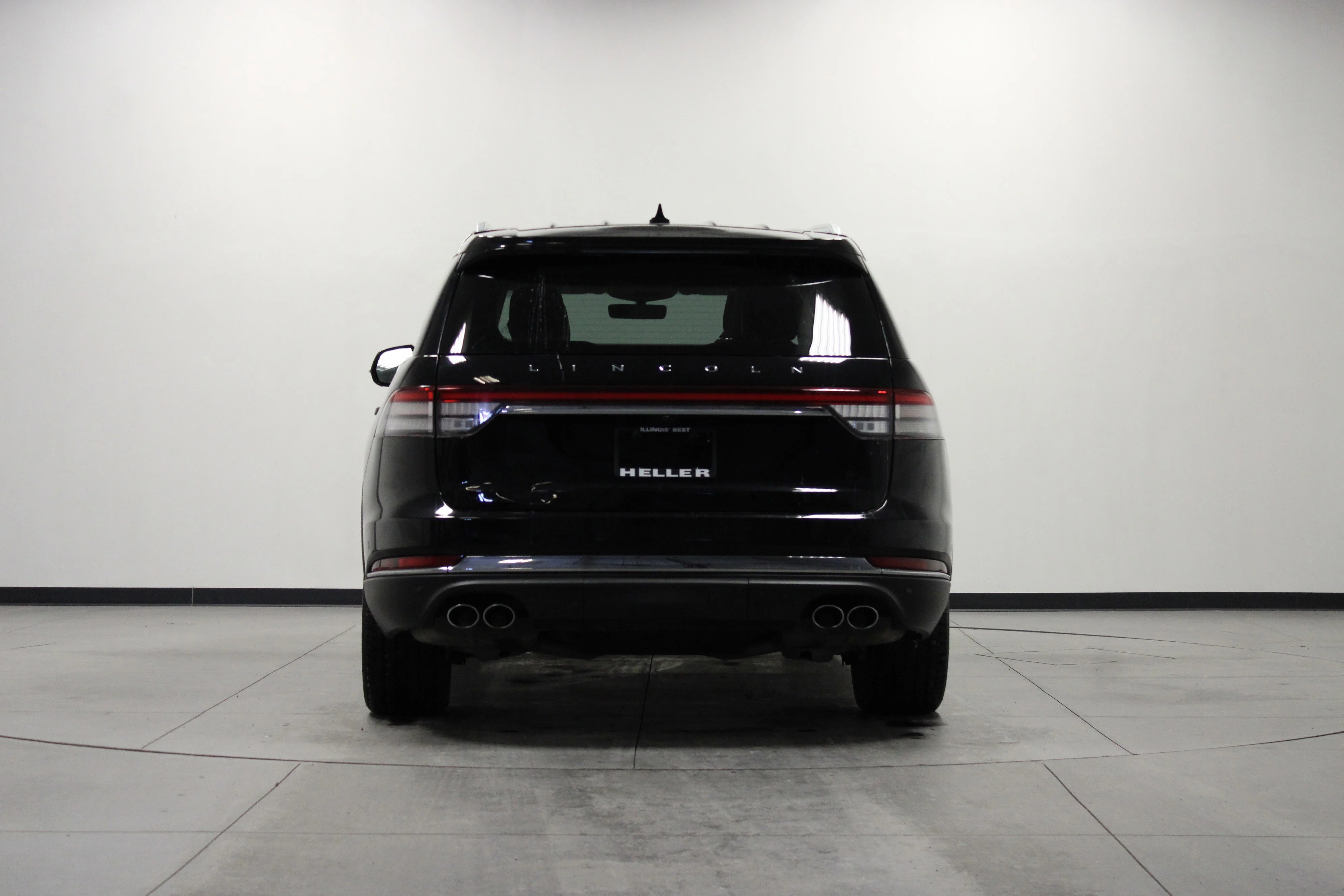 Used 2020 Black Metallic Lincoln Reserve image 5