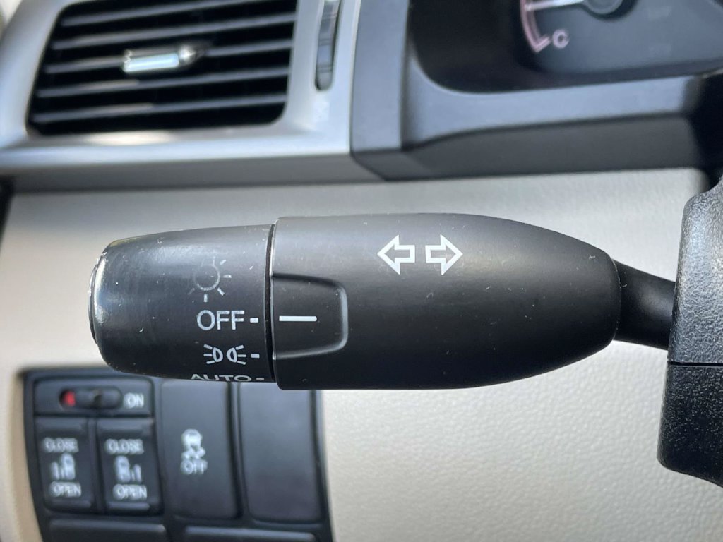 Used 2016 White Honda SE image 26