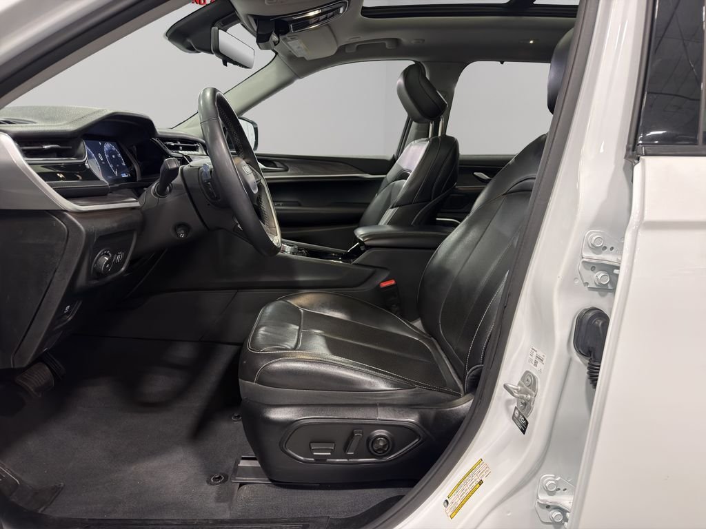 Used 2023 Bright White Clearcoat Jeep Limited image 4