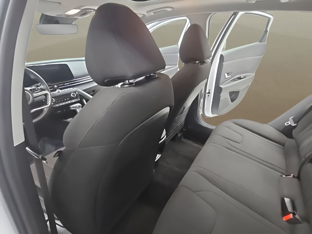 Used 2025 White Hyundai SEL Convenience image 14