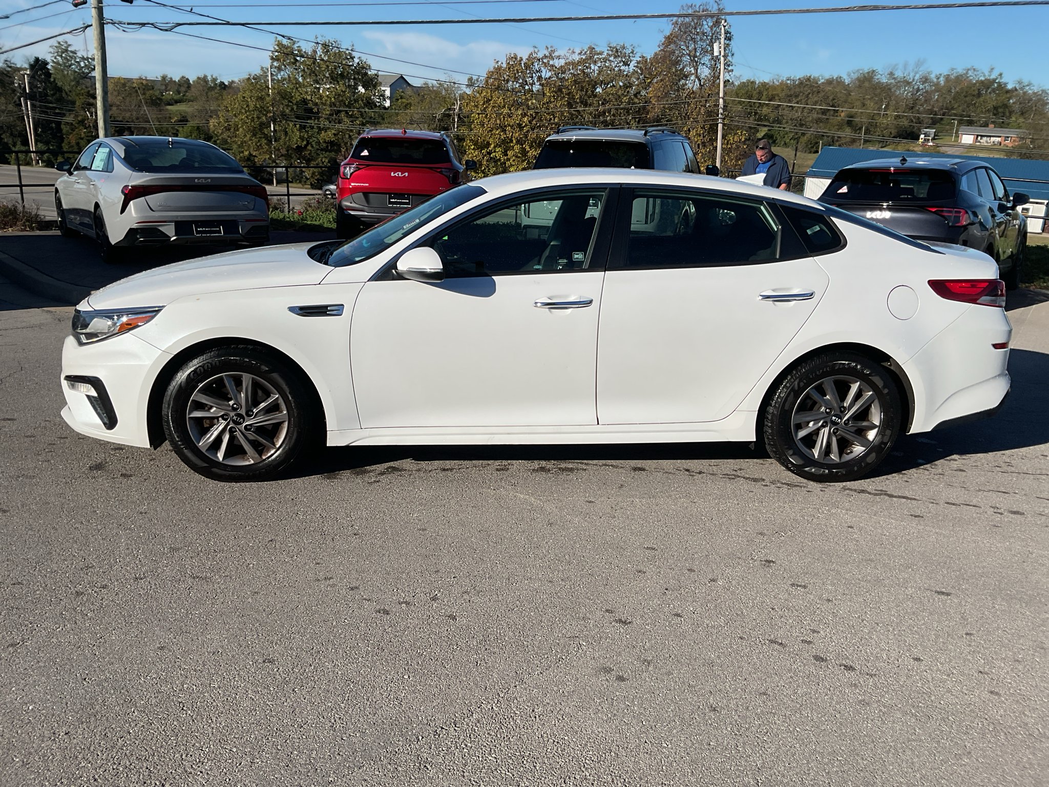 Used 2020 Snow White Pearl Kia LX image 3