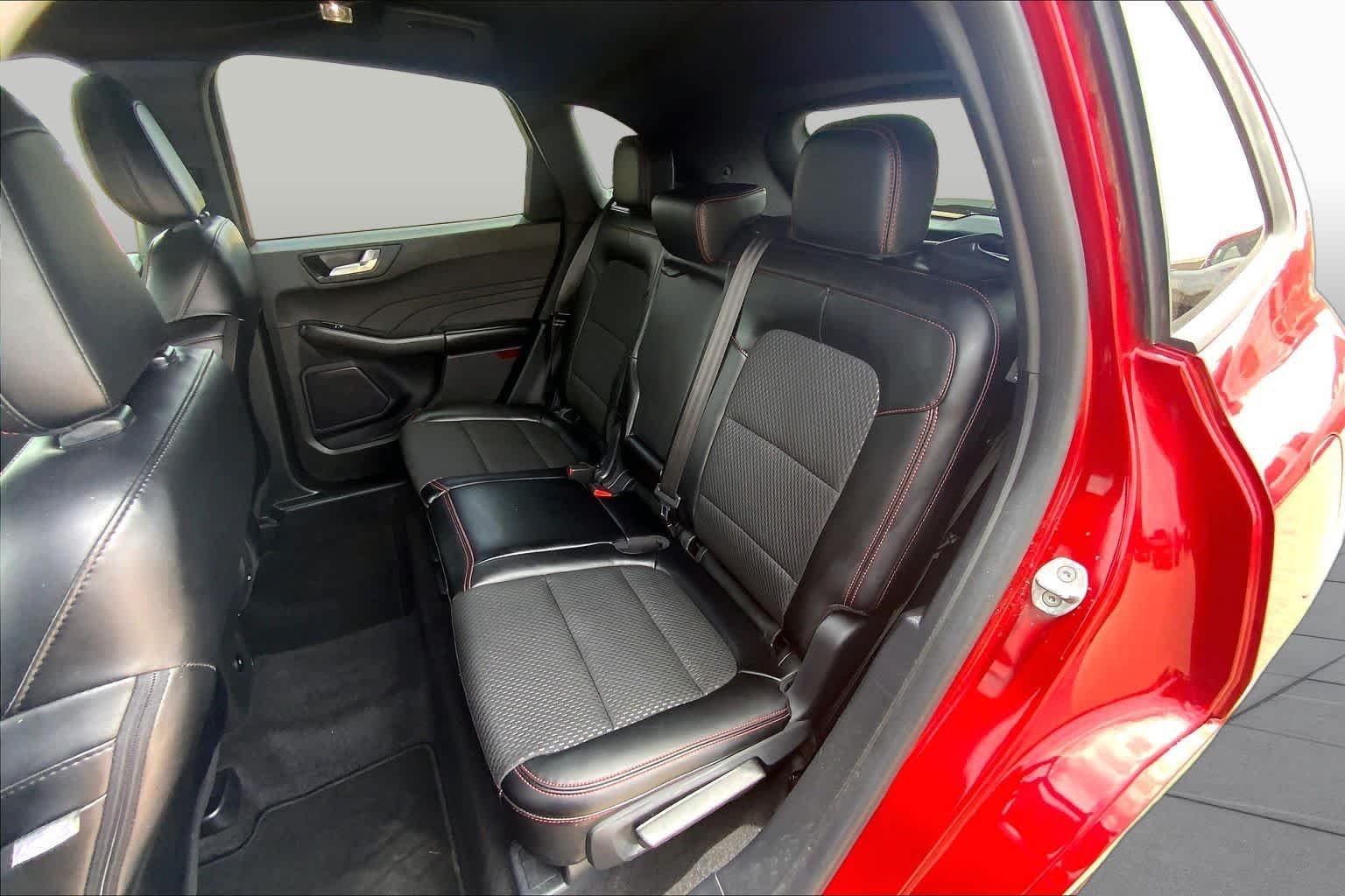 Used 2024 Rapid Red Metallic Tinted Clearcoat Ford ST-Line image 21