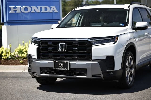 New 2026 Platinum White Pearl Honda Touring image 2