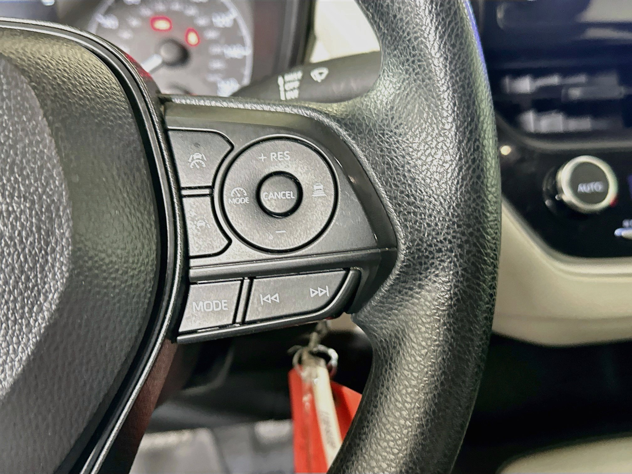 Certified Used 2025 Ice Toyota LE image 17
