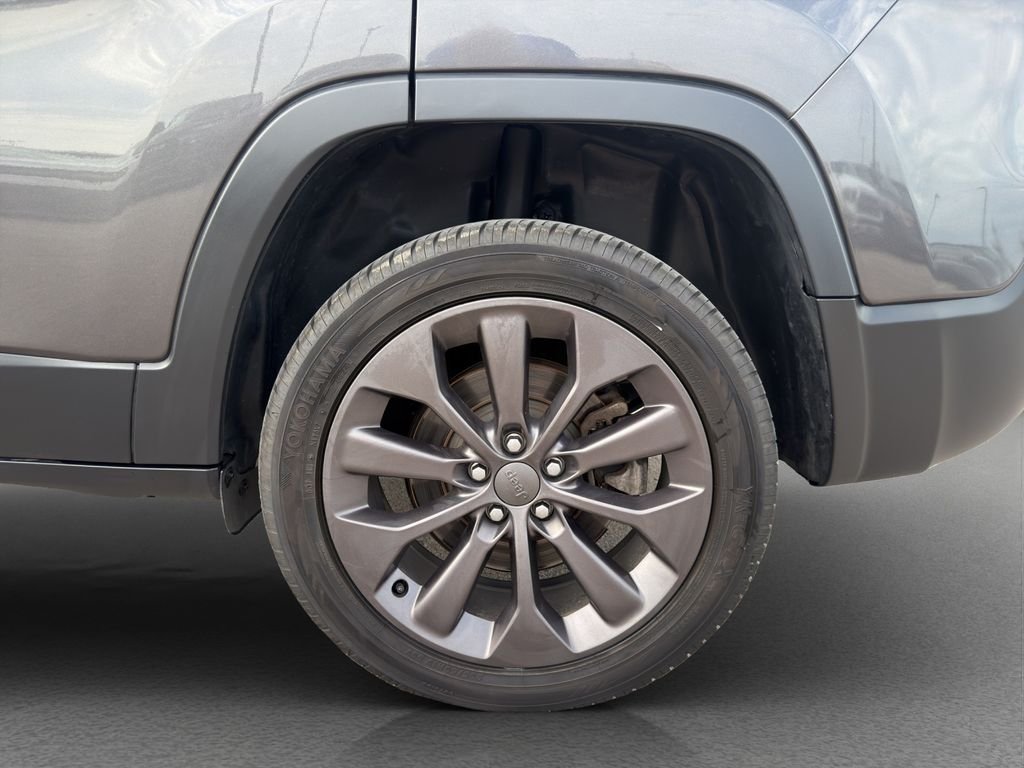 Used 2021 Gray Jeep Latitude Lux image 22