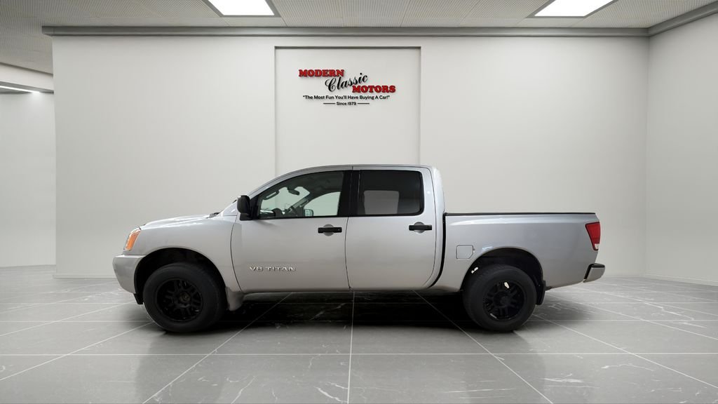 Used 2015 Gray Nissan SV image 4