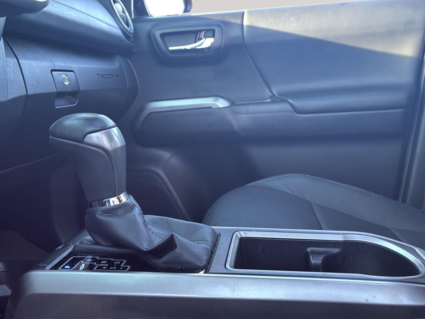Used 2022 Midnight Black Metallic Toyota Limited image 8