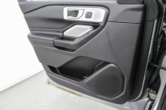 Used 2020 Silver Metallic Ford Platinum image 12