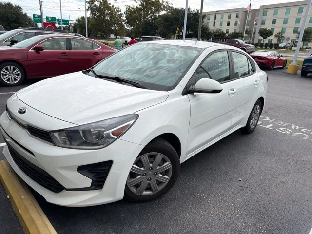 Used 2021 White Kia S image 1