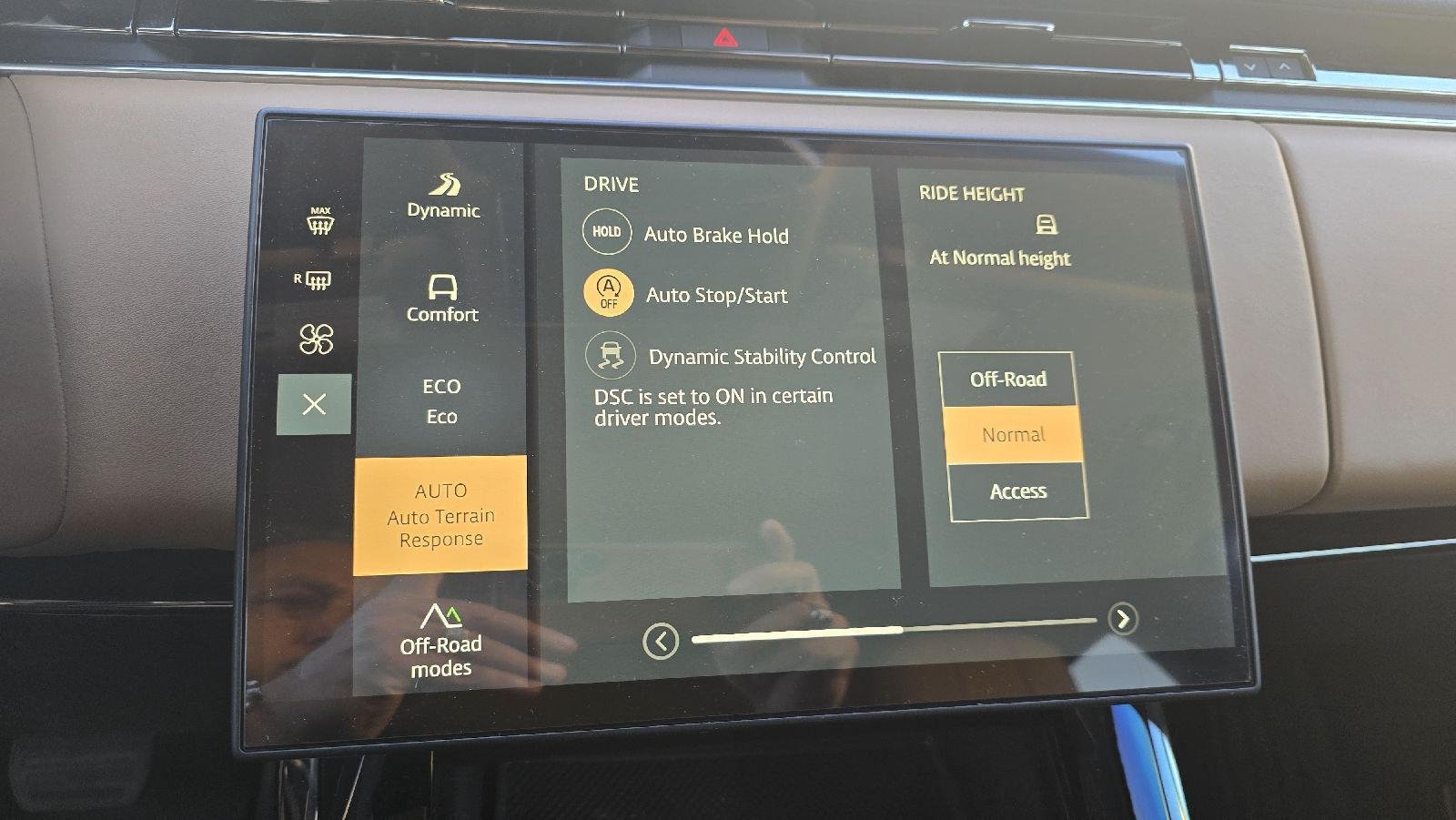 Certified Used 2025 Santorini Black Land Rover SE image 17