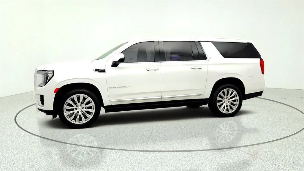 Used 2023 White Frost Tricoat GMC Denali 4WD w/ Panoramic Roof, 22