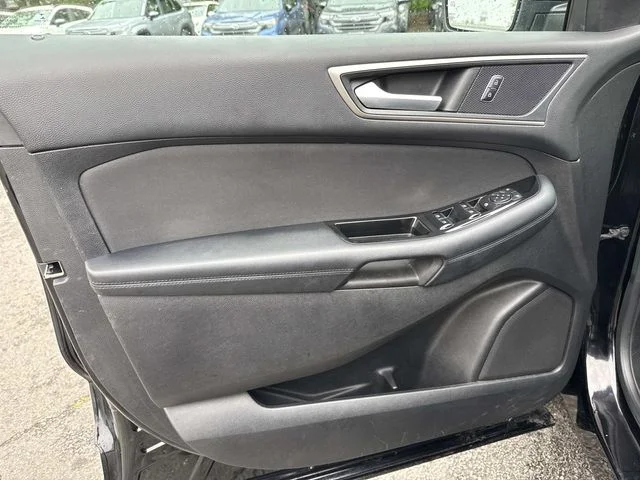 Used 2018 Black Ford SEL image 25