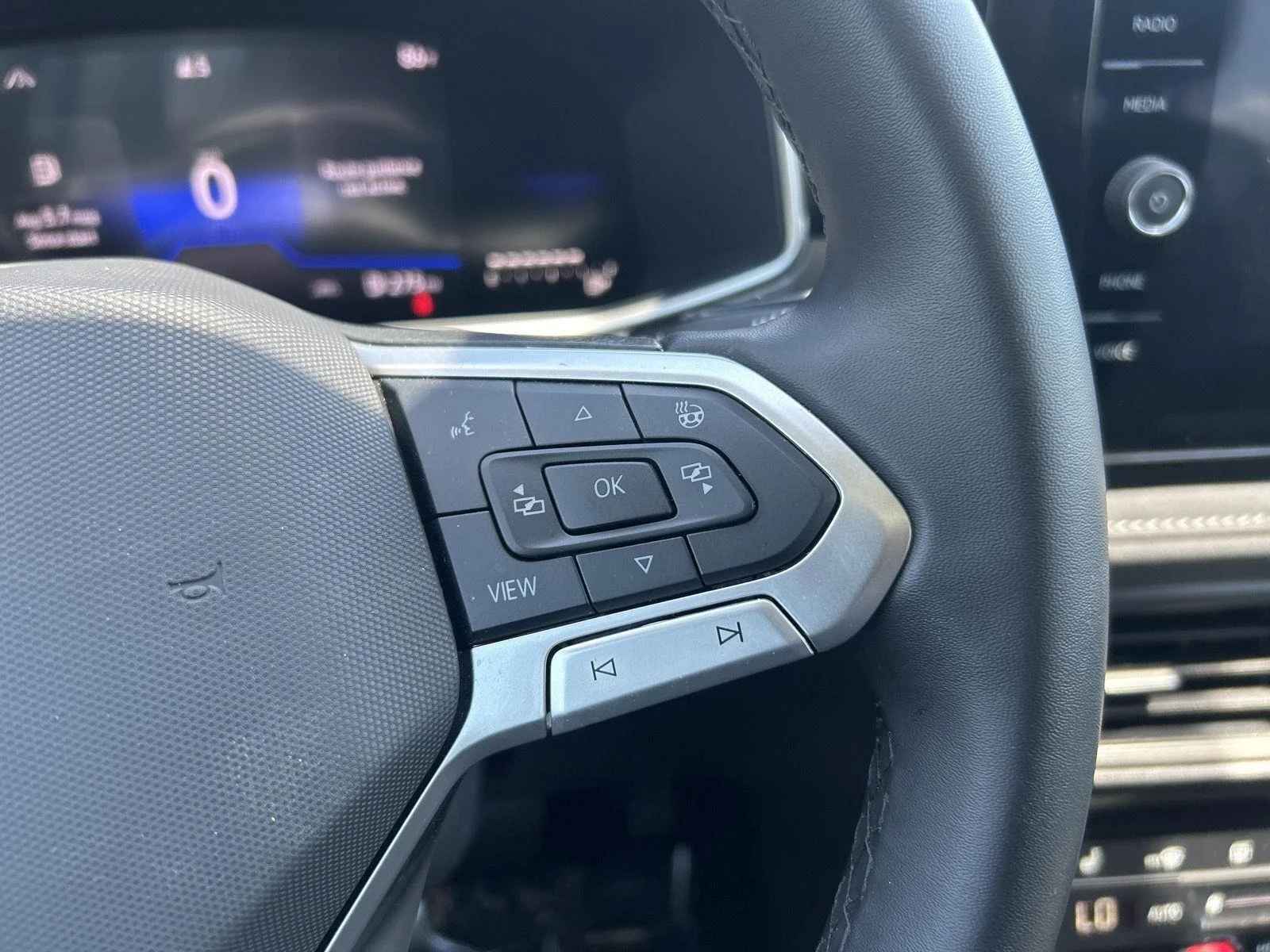 Certified Used 2025 GRAY Volkswagen SE Black image 16