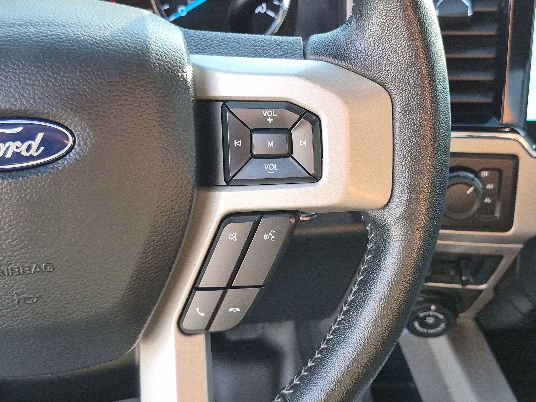Used 2022 Gray Metallic Ford LARIAT image 18