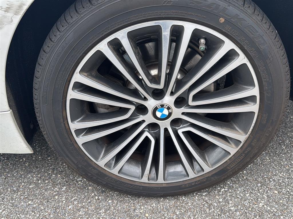 Used 2020 Mineral White Metallic BMW 530i xDrive image 15