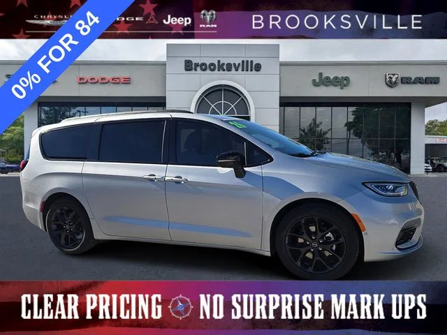 2026 Chrysler Pacifica Select's photo