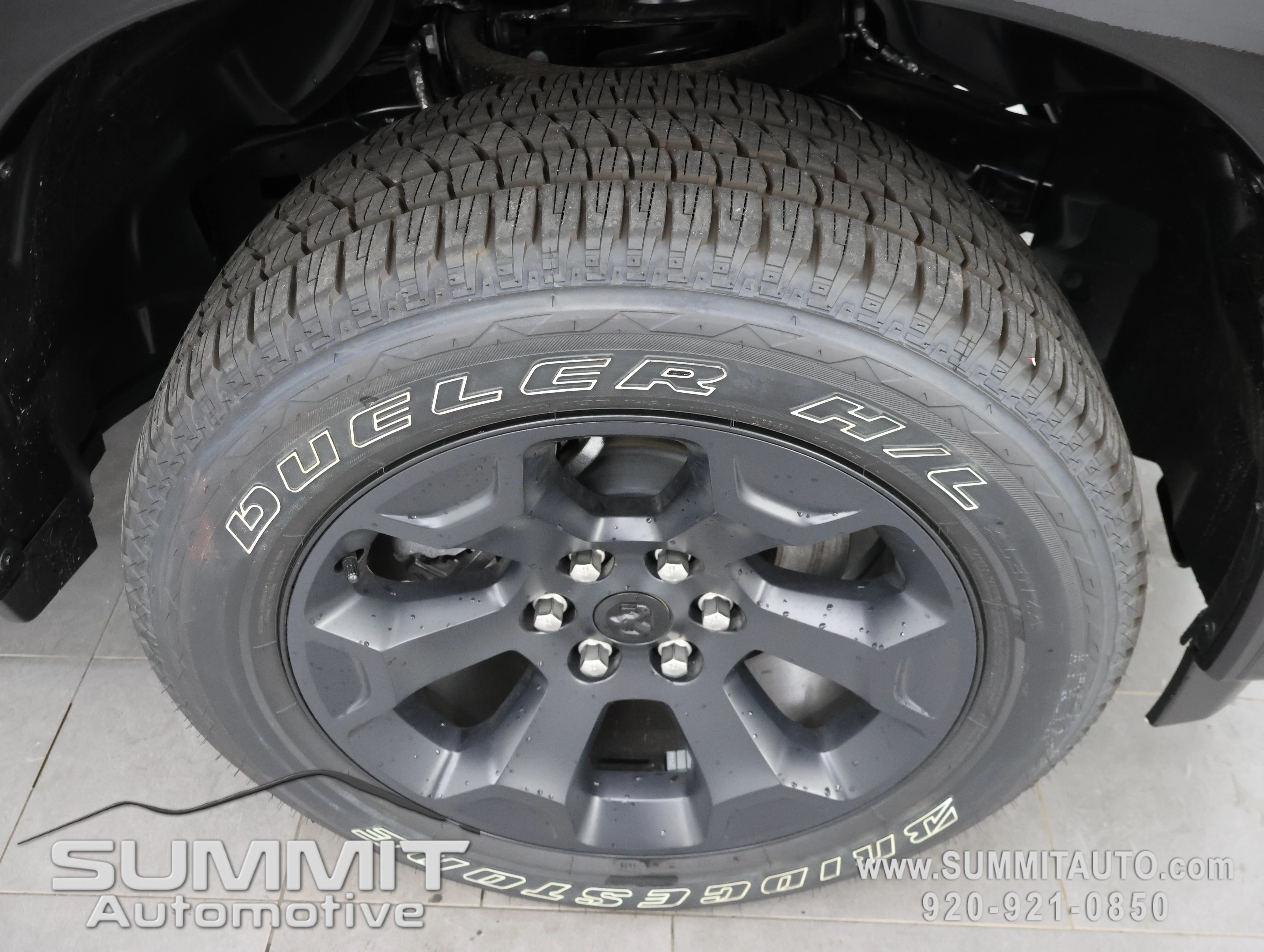 New 2026 Diamond Black Crystal Pearl-Coat Exterior Paint RAM Big Horn/Lone Star image 3