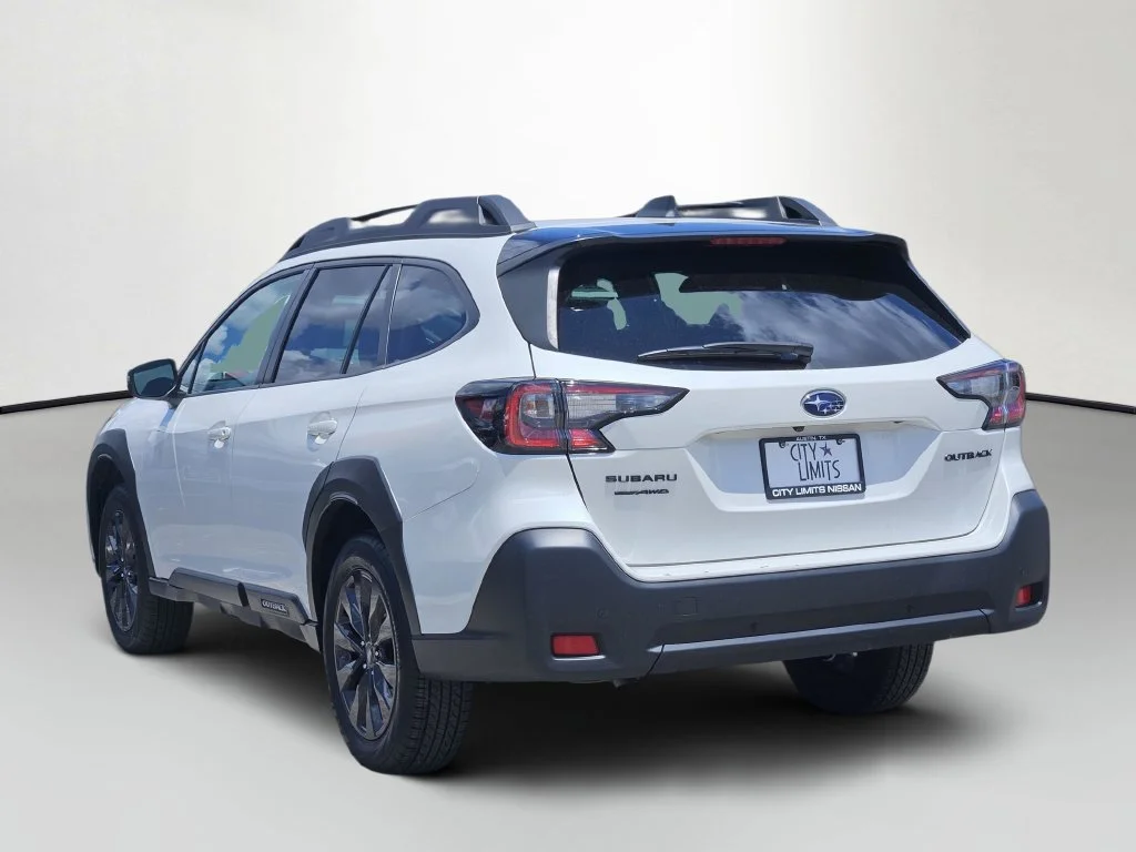 Used 2025 White Subaru Onyx Edition image 7