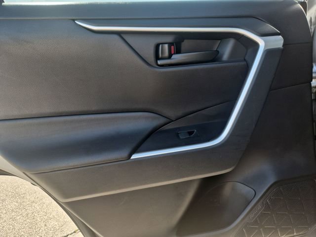 2021 Toyota RAV4 LE - Photo 25
