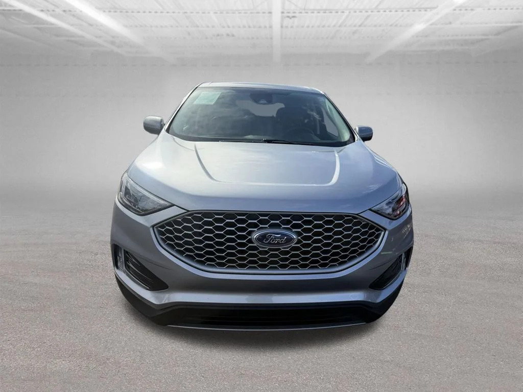 Used 2023 Silver Ford SEL image 12