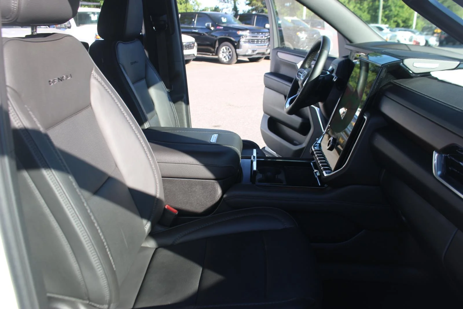 Used 2025 Summit White GMC Denali image 35