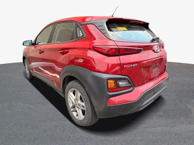 Used 2021 Red Hyundai SE image 2