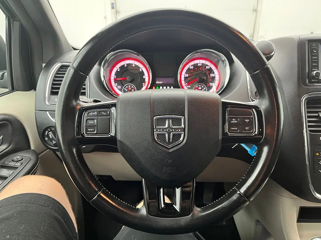 Used 2019 Black Dodge SXT image 21