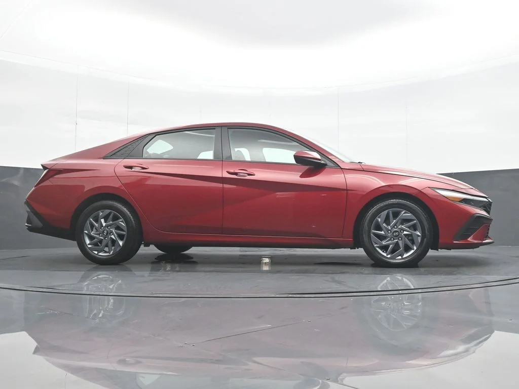 Used 2024 Red Hyundai SEL image 31
