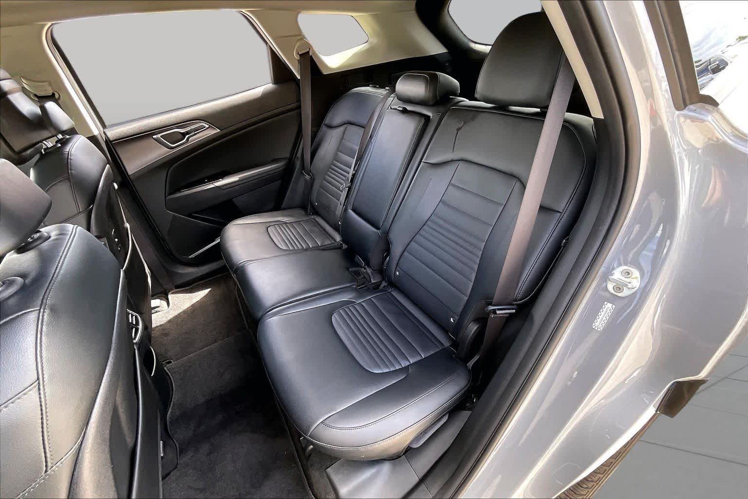 Used 2023 Wolf Gray Kia SX-Prestige image 20
