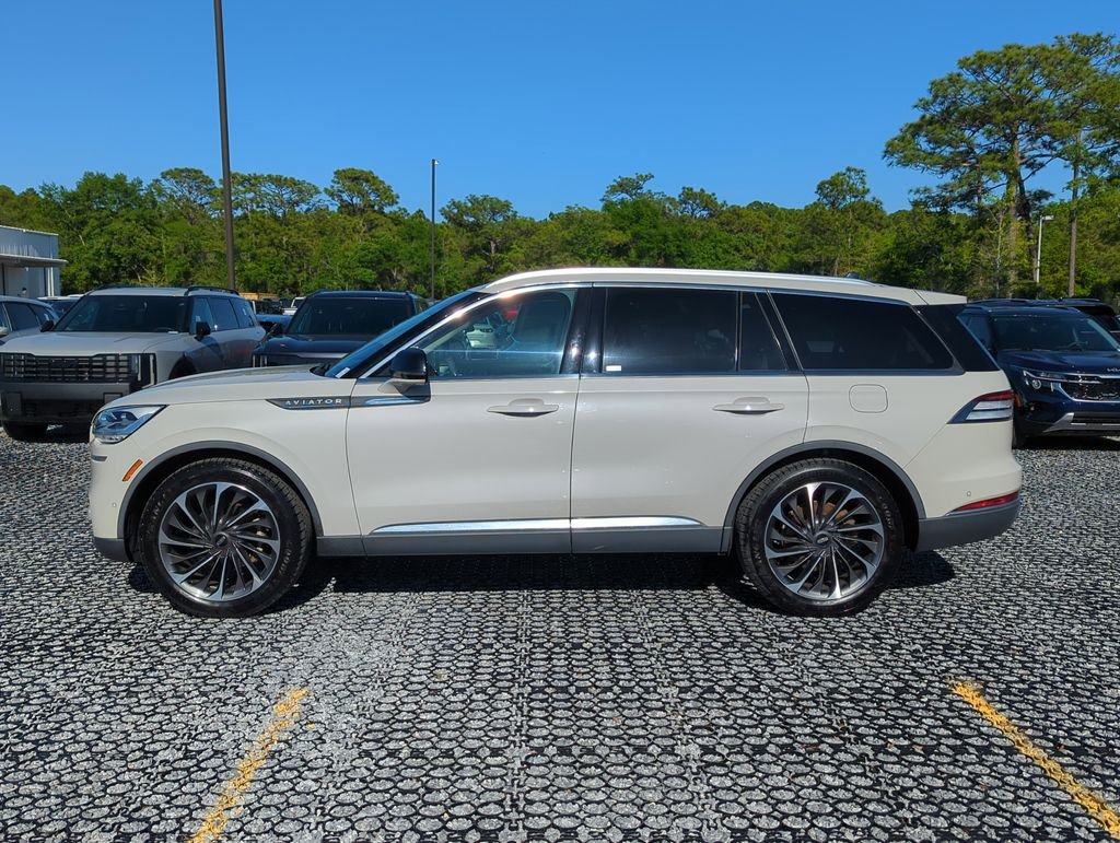 Used 2022 White Lincoln Reserve image 3