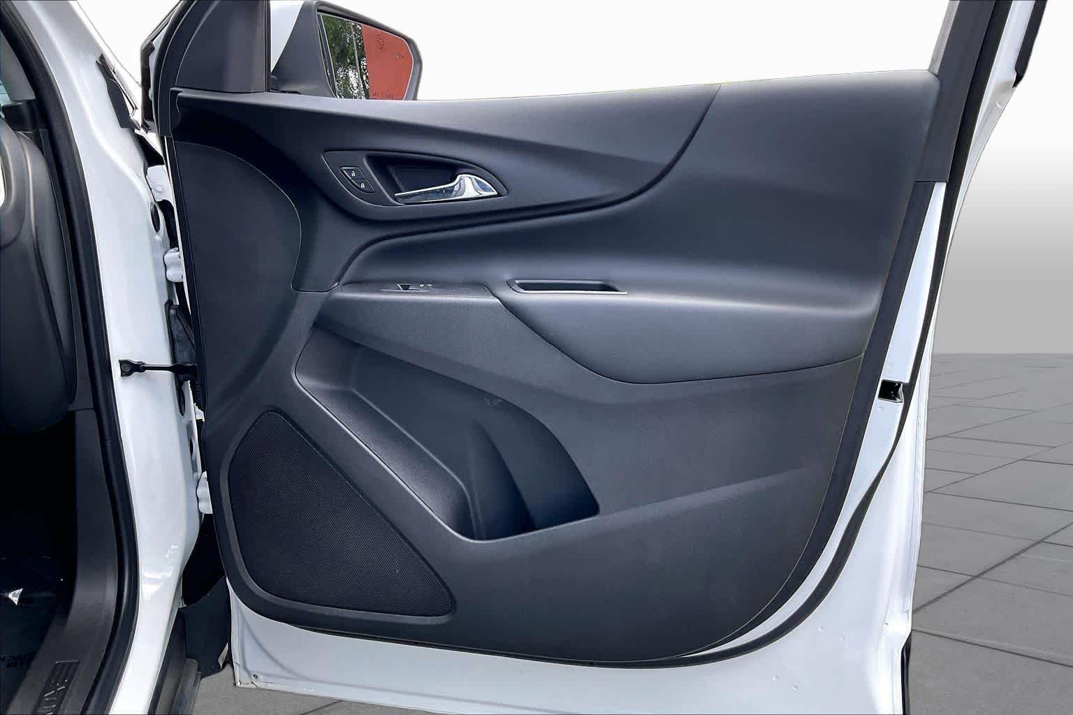 Used 2024 Summit White Chevrolet LT image 23