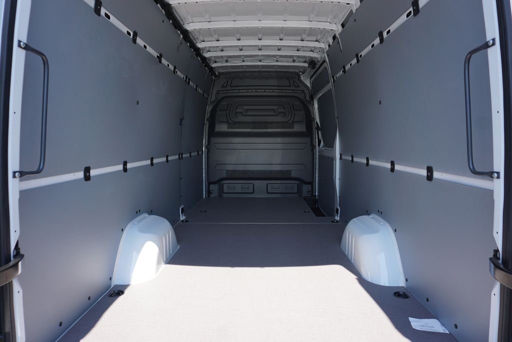 New 2026 Arctic+White Mercedes-Benz Cargo 170 WB image 30