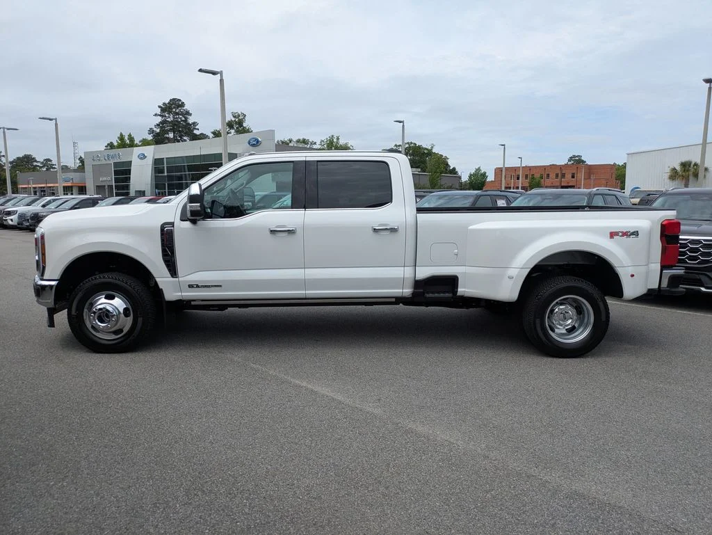 New 2026 Star White Metallic Tri-Coat Ford Lariat image 6